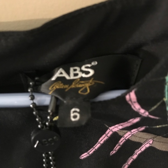 Dress - Picture 3 of 3